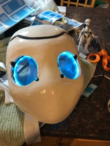 A picture of the Drossel mask with the Drossel Figma next to it for reference